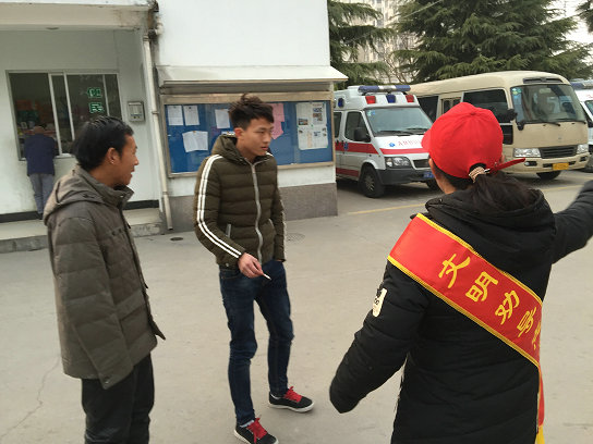 文明劝导员对吸烟行为进行劝阻